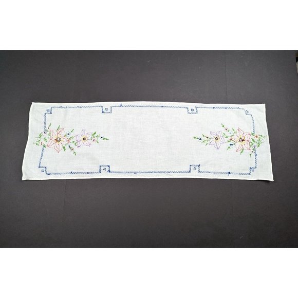 Vintage Table Runner White Colorful Floral Embroidered Rectangular 36 x 11.5 - Picture 4 of 4
